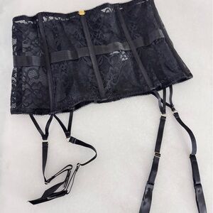 Jette Black Lace Garter Belt